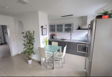 +++Neu-Ulm/Pfuhl, charmante 3-Zi.-ETW, ca. 86 m² Wfl., Garage, 1. OG, großer Balkon+++