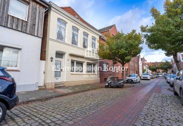 Klein Faldern! Charmantes Stadthaus mit Terrasse, Nebengebäude und Gartenanlage!