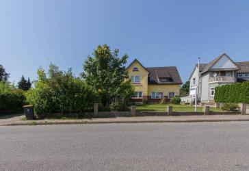r e s e r v i e r t - Einfamilienhaus mit großem Garten & Carport