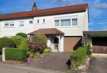 Doppelhaus mit Anbau und großem Garten zentral in Crailsheim zu verkaufen geeignet für 2 Familien