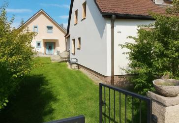 Charmante Doppelhaushälfte mit Garten, Werkstatt & Garage in Augsburg-Göggingen