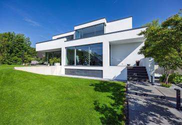 Exklusive Villa im Bauhausstil in erstklassiger Lage!