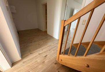 Nachmieter gesucht ! Wohnen über zwei Etage - 2 Bäder - NEUES Laminat !