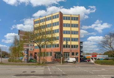 Freies und sehr umfangreich saniertes Bürohaus mit Tiefgarage