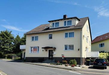 !PROVISIONSFREI! Haus in Staufenberg-Sichelnstein: 313 m² Wohnfläche / 9-10 Zimmer ++ 3 Küchen, 2 Balkone, Wintergarten Fahrstuhl, Doppelgarage & Stel
