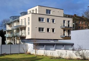 Sonnige, hochwertige Wohnung mit großem Süd- und Nordbalkon sowie Stellplatz in einem Neubau