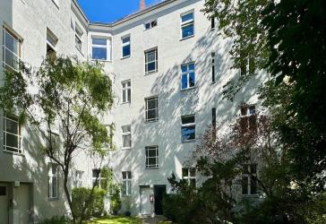 Modernisierte 3-Zimmer-Eigentumswohnung bezugsfrei kaufen in Berlin-Reinickendorf, 110 m², Balkon