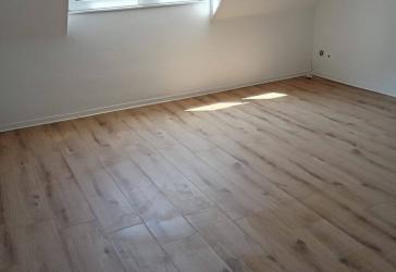 renovierte 2,5 Zimmer-Dachgeschoss-Wohnung