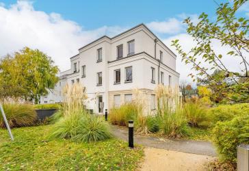 Exklusives Penthouse zzgl. Stellplatz in Gartenvilla im ruhigen Heinersdorf