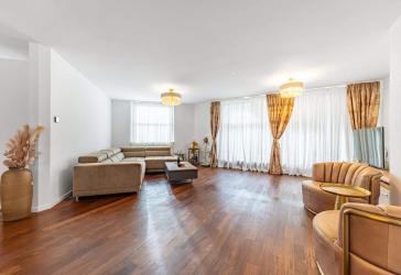 Großzügige, moderne 3-Zi.-Wohnung mit Südwestbalkon im begehrten Bogenhausen