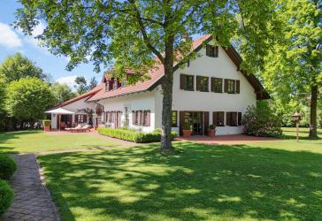 Einzigartiges Landhaus in grünem Paradies am Lech