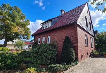 Ahlen-Vorhelm, ein freistehendes 1-2 Familienhaus mit 7 Zimmern und Vollkeller.