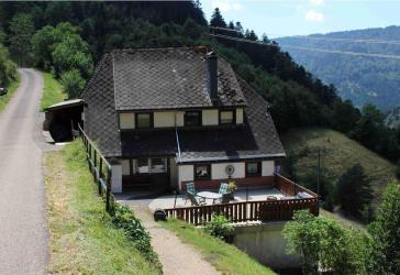 Kapitalanlage: Gut vermietetes Einfamilienhaus in traumhafter Schwarzwaldlage.