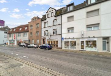 Vielseitige Kapitalanlage: Mehrgenerationenhaus mit Potenzial in Düren