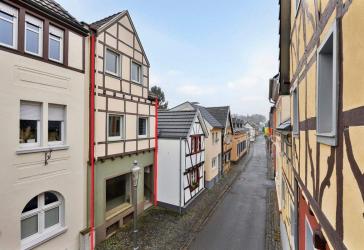 Familienhaus mit viel Potential und Siebengebirgsblick