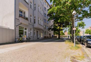 Bezugsfreies Teilgewerbe: Büro, Praxis oder Laden mit Schaufenster und 2 separaten Eingängen,teilbar