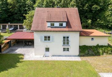 Gepflegtes Einfamilienhaus mit Doppelgarage auf großem Grundstück in bester Lage von Waldshut