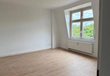 Frisch renovierte helle 50 m² Dachgeschosswohnung am Obergplatz in Krefeld – Charmantes Wohnen über den Dächern der Stadt