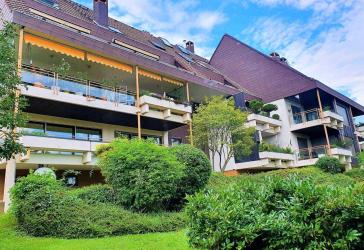 Wellness zuhause: Stilvolle 4-Zimmer-Wohnung mit 2 Balkon, Pool & Sauna in Bergen-Enkheim
