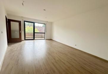 Modernisierte 1-ZW mit Balkon und neuem Badezimmer in Versbach ab dem 01.09.2026!