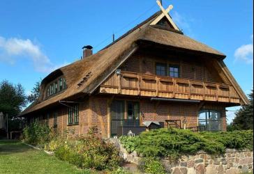 Seltenheit! Charmantes Reetdachhaus in idyllischer, grüner Lage!