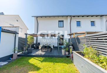 Wohnen in ruhiger Lage: Gepflegtes Reiheneckhaus mit Garten und Garage in Straubing