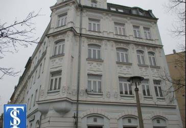 große 3 Zimmer Wohnung schöner Altbau DG