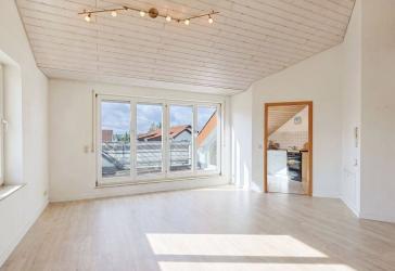 Ein Ort zum Wohlfühlen - mit hohen Decken, viel Licht und schöner Aufteilung