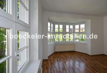3-Familien-Villa 2- Wohneinheiten stehen zur Eigennutzung oder Neuvermietung bereit, WEG aufgeteilt