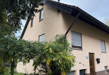 Doppelhaushälfte, 121 m² Wfl, 3 Wohnebenen, 5 Schlafzi., 229 m² Grund in Höchstadt Mitte