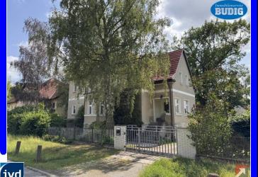Mehrgenerationenhaus mit Wohnungen, Gewerbe, Werkstatt und Garagen in zentraler Lage