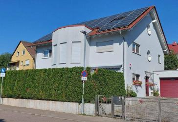 Stadtvilla mit Wellnessbereich, Einliegerwohnung und Doppelgarage in Kornwestheim