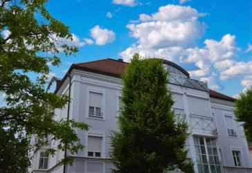 VERKAUFT ! 2,5-Zi.-Galerie-Whg. mit Einbauküche und 3 Balkonen im inneren Westen von Regensburg