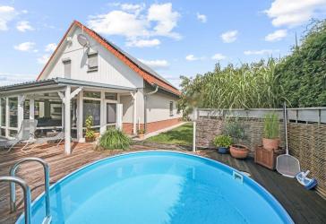 EFH mit Wintergarten, PV-Anlage & Pool auf großem Grundstück bei Colditz