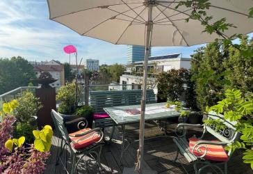 Im Frühling im exklusiven Penthouse Wohnung in Parknähe