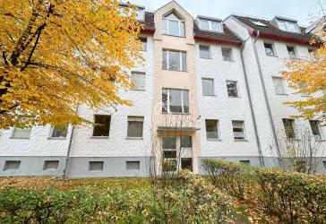 FRISCH SANIERT: HELLE 3-ZIMMER-WOHNUNG MIT SÜDBALKON NAHE RATHAUS STEGLITZ I PROVISIONSFREI