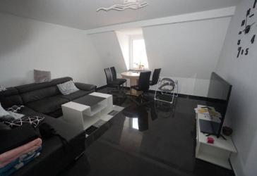 Kompakte Dachwohnung in zentraler Lage