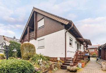 Attraktives Einfamilienhaus mit Gartenidylle und Sonnenterrasse