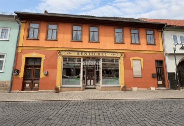 antaris Immobilien GmbH ** Charmantes Wohn- und Geschäftshaus mit vielseitigen Möglichkeiten **