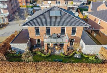 Moderne Obergeschosswohnung mit Balkon in zentraler Lage !