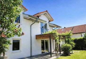 Haus-in-Haus Charakter! EG-Wohnung mit 90 m² - Eigengarten & Partykeller & Garage
