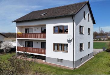 Gepflegtes Mehrfamilienhaus mit separater Einliegerwohnung und Doppelgarage in Katzdorf/Teublitz