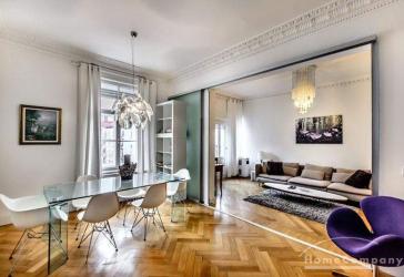 Schöne, hochwertige möblierte 4-Zimmer-Altbauwohnung mit Balkon in Schwabing