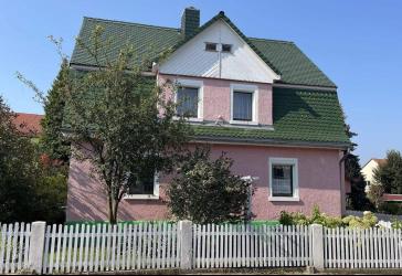 Ihr großzügiges Zuhause mit Gartenhaus