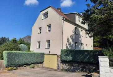 Schönes Haus am Park in sehr guter Lage
