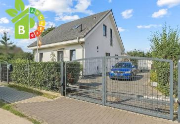 Wenig Verbrauch, viel Komfort: Wunderschönes Einfamilienhaus mit großem Garten in Berlin Bohnsdorf