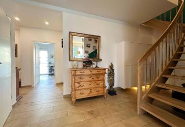 Sie hat ALLES! Traumwohnung mit 2 Balkonen, Kamin und Stellplatz - Verfügbar!