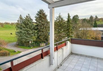 Ruhiges Wohnen am Feldrand mit Balkon und Garage
