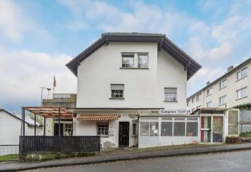 Mehrfamilienhaus mit fünf Wohneinheiten & Imbiss in Arnsberg-Gierskampen