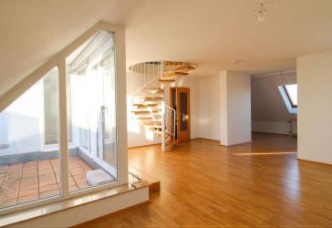 Maisonette mit Elbblick - Lichtdurchflutetes Wohnen mit Galerie u. Balkon mit ca. 93 qm Gesamtfläche